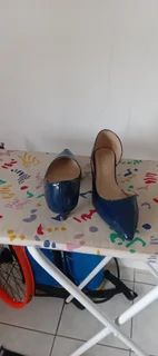 Ladies shoes size 5