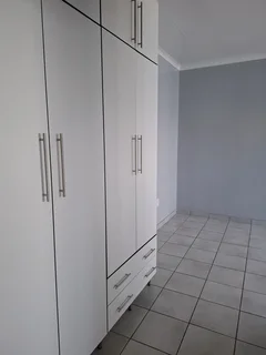 Flat to let 1Bedroom apartment in NewPark Kimberley town