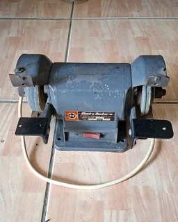 6" Bench Grinder (Black & Decker)