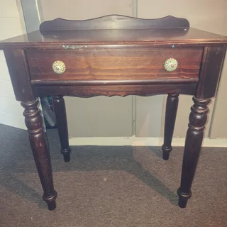 Desk - Ad posted by Anthea Marx