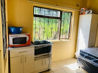 Fully Furnished 1 small room KaDabeka eOfisi D809 ujojolane