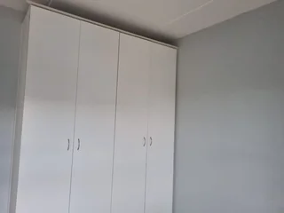 Spacious 2 bedroom flat in Parklands East