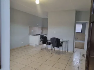 Spacious 2 bedroom flat in Parklands East