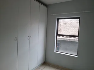 Spacious 2 bedroom flat in Parklands East