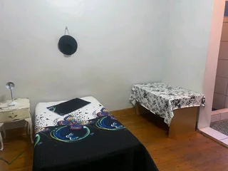 LARGE FURNISHED EN-SUITE