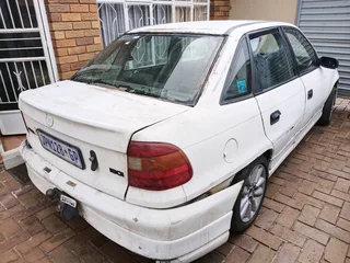 Stripping Opel Astra F 1800i