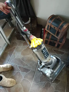 Dyson DC33 Vacuum Cleaner