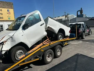 Toyota Hilux 2.4 GD6, 5 speed 4x2 manual low-rider 2017 *stripping for spares* |sp|109