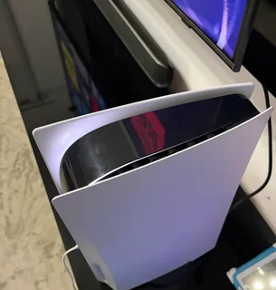 PlayStation 5 Disc Edition, with 1 controller.