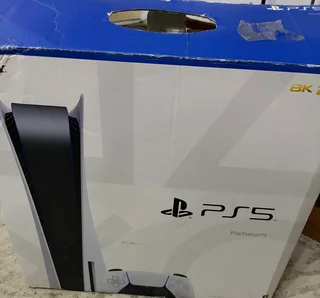PlayStation 5 Disc Edition, with 1 controller.