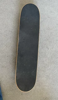 Kerb skateboard: Red and black