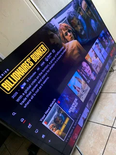65 SKYWORTH framless 4k UHD smart tv in excellent condition