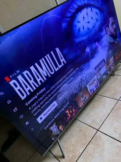 65 SKYWORTH framless 4k UHD smart tv in excellent condition