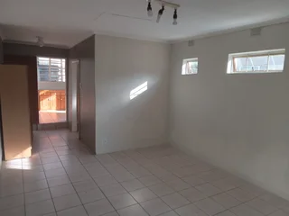 Studio Cottage to let, large and secure