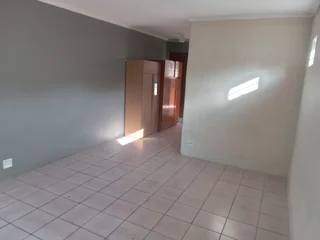 Studio Cottage to let, large and secure