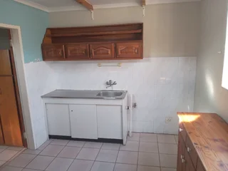 Studio Cottage to let, large and secure