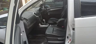 4X4 AUTO 2018 Isuzu KB300 Getaway Tool Double Cab RARE FIND