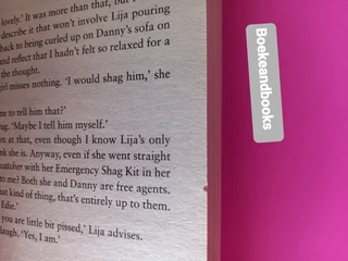 The Cake Shop In The Garden - Carole Matthews.