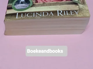 The Light Behind The Window - Lucinda Riley.