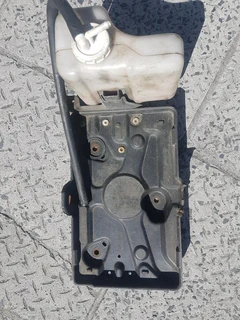 2001 Pajero Coolant Expansion Tank & Battery Tray