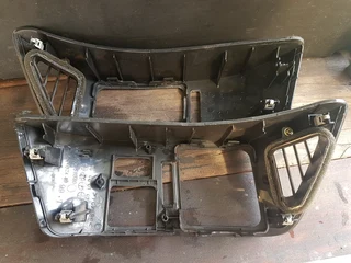 Pajero Gen 3 side vent plastic trim