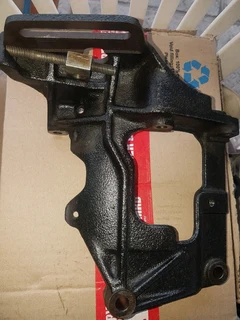 2001 Pajero Gen 3 Power Steering Pump Bracket