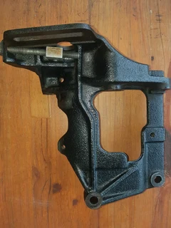 2001 Pajero Gen 3 Power Steering Pump Bracket