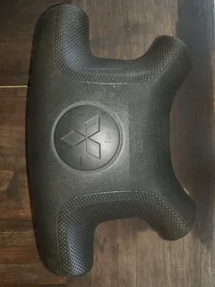 2001 Pajero Gen 3 Steering Wheel Centre