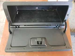 Mitsubishi Pajero Gen3 Cubby