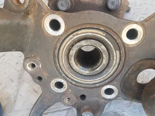 Mitsubishi Pajero Gen3 Steering Knuckle and Hub Assembly