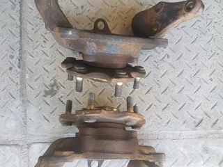 Mitsubishi Pajero Gen3 Steering Knuckle and Hub Assembly