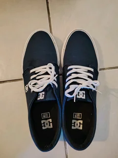 Men&#39;s Size 11 Blue and White DC Shoes