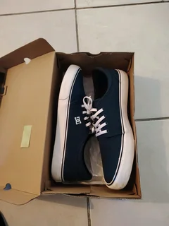 Men&#39;s Size 11 Blue and White DC Shoes