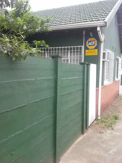 Outbuilding or Flat is available in Scottsville, Riverton Road