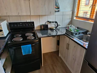 Fully Furnished Bachelor apartment in Sundowner / Northgate (Barcelona II)