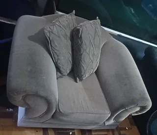 Single seatee couch