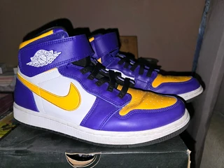 Nike Jordans size 8 R800 must go