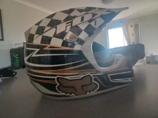 Fox V3 offroad motorcross helmet and carry bag still new . Signature model. 2500
