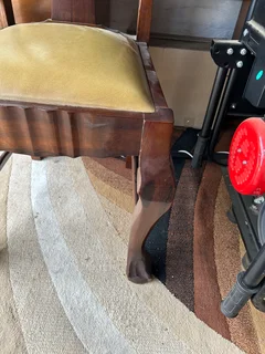 6 sitPlek bal en klou eetkamerstel van Coetzee broers.