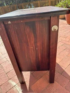 2x Brown Nightstands