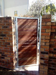 Modern Gates - Driveway Sliding Gates - Remote Controlled Gates - Wood Composite - Meranti Gates