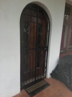 Modern Gates - Driveway Sliding Gates - Remote Controlled Gates - Wood Composite - Meranti Gates