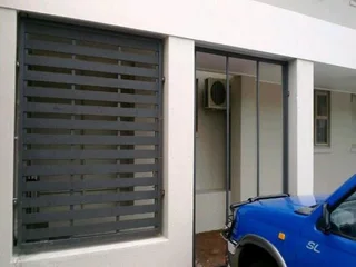 Modern Gates - Driveway Sliding Gates - Remote Controlled Gates - Wood Composite - Meranti Gates