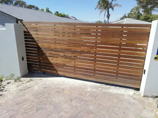 Modern Gates - Driveway Sliding Gates - Remote Controlled Gates - Wood Composite - Meranti Gates