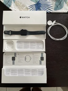 Excellent condition, almost brand new, Apple Watch SE GPS