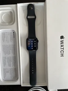 Excellent condition, almost brand new, Apple Watch SE GPS