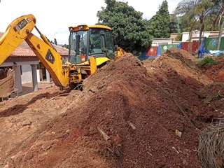 Tlb and Tipper truck for Hire