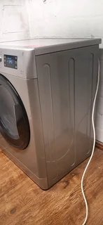 9kg Whirlpool Washer Dryer 2in1 For Sale in Immaculate Condition