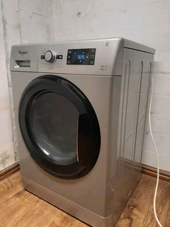 9kg Whirlpool Washer Dryer 2in1 For Sale in Immaculate Condition