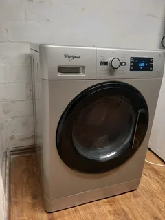 9kg Whirlpool Washer Dryer 2in1 For Sale in Immaculate Condition